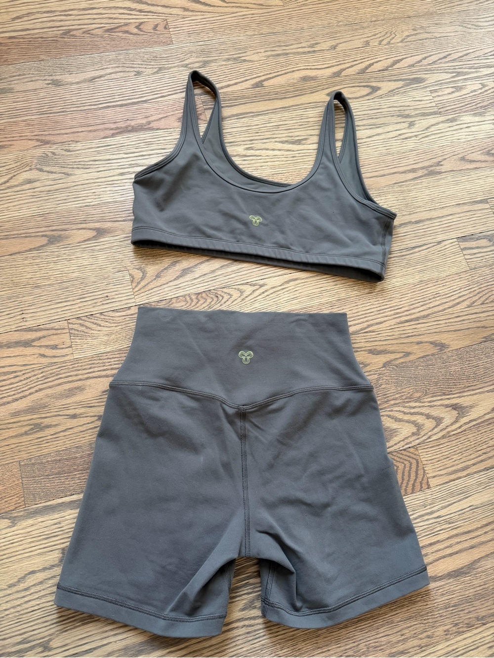 Aritzia taupe Athletic Bralette & High-Waist Bike Shorts - Picture 2 of 4